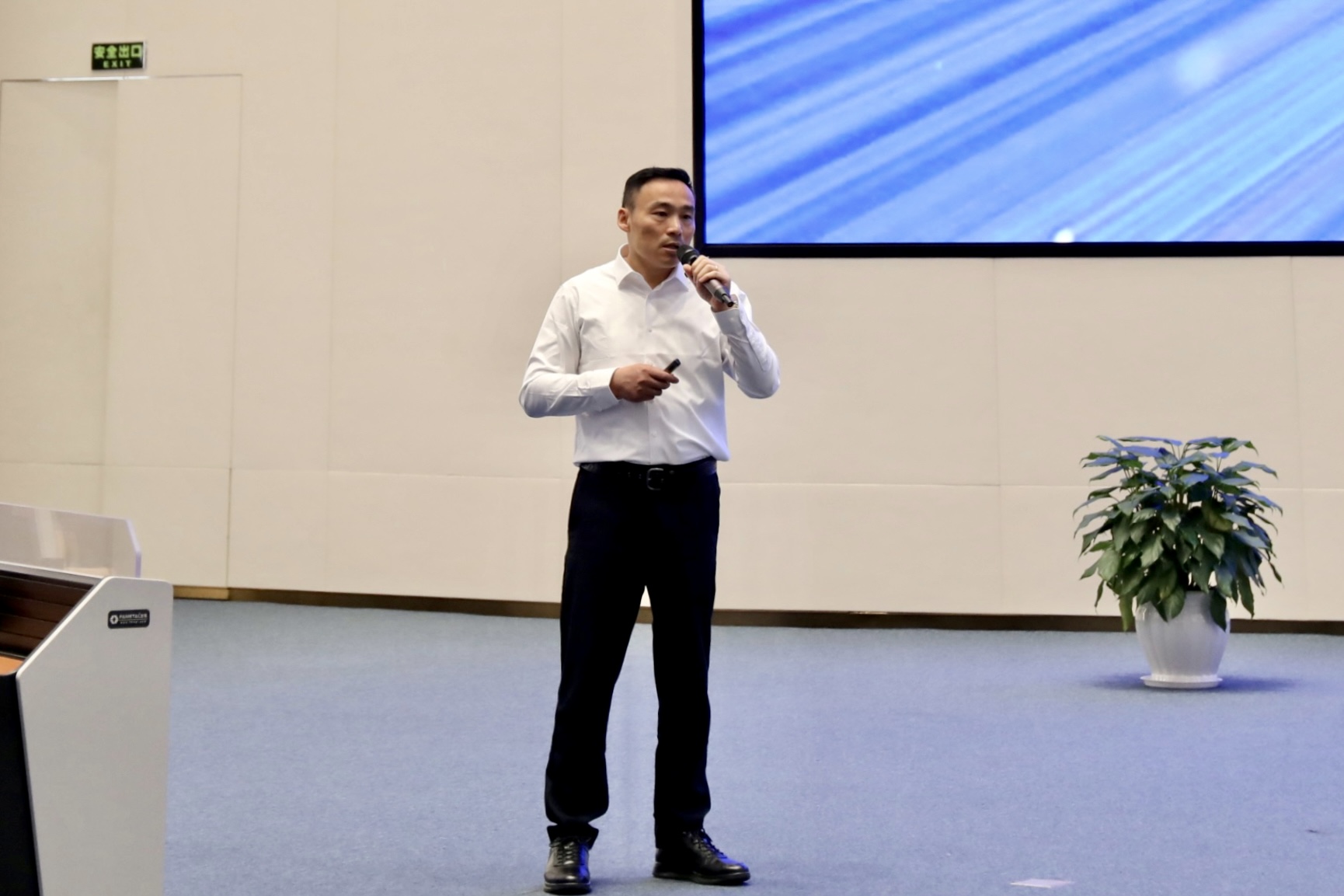 张峰演讲.jpg